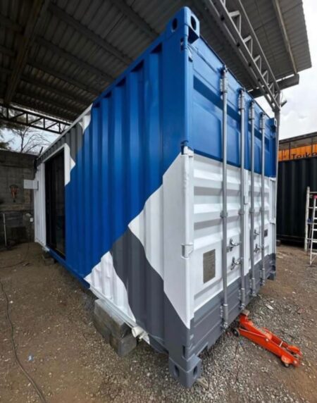 Contenedor de 20 pies con puerta