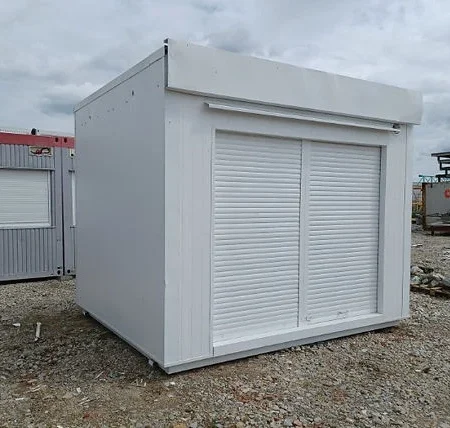 Contentor comercial 300×350 com persianas frontais divididas