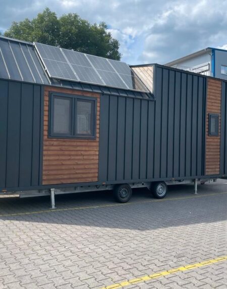 CASA MINÚSCULA PRONTA A HABITAR